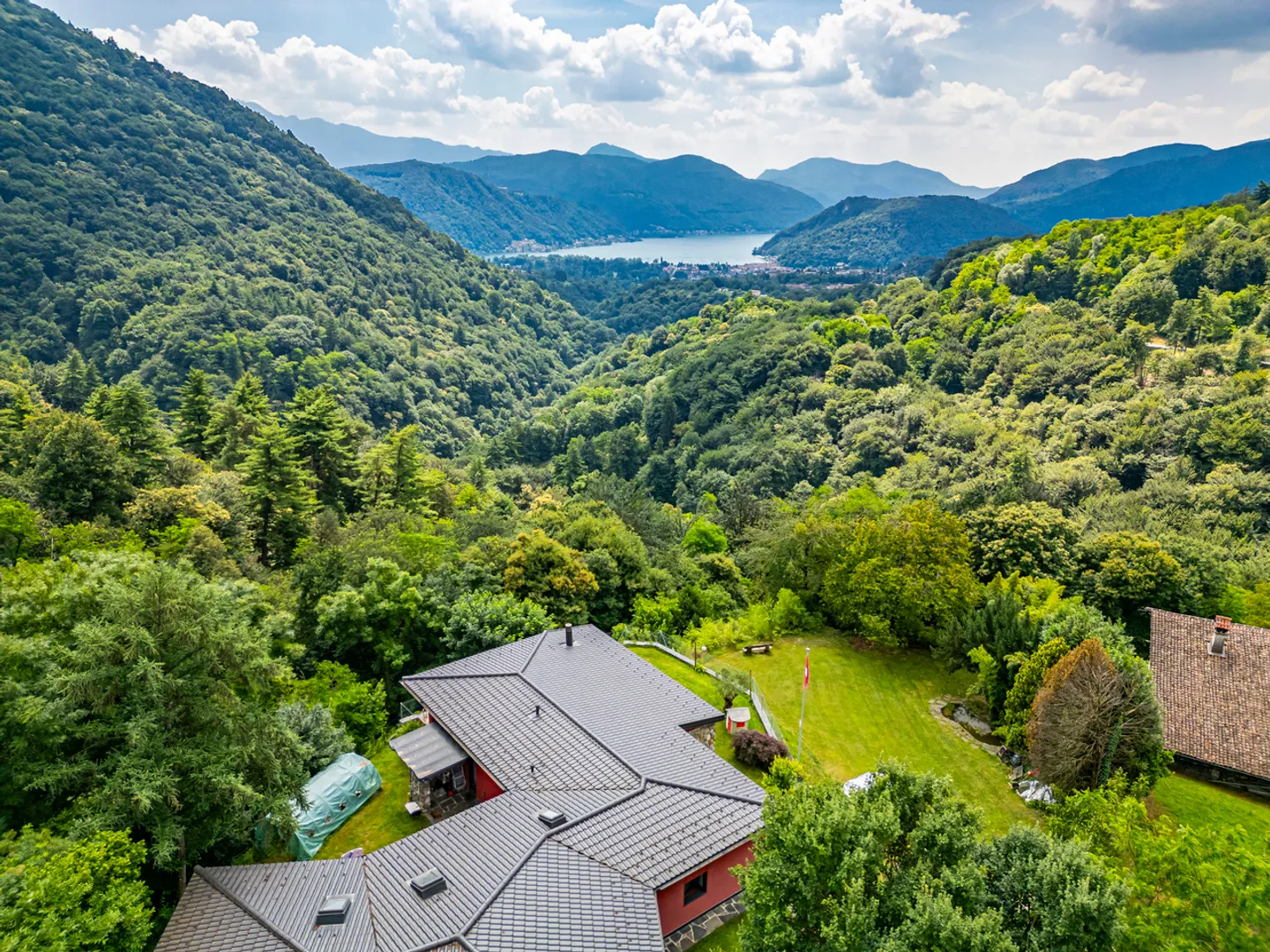 Bella casa bifamiliare nel verde con vista lago - Foto 17 di 17
