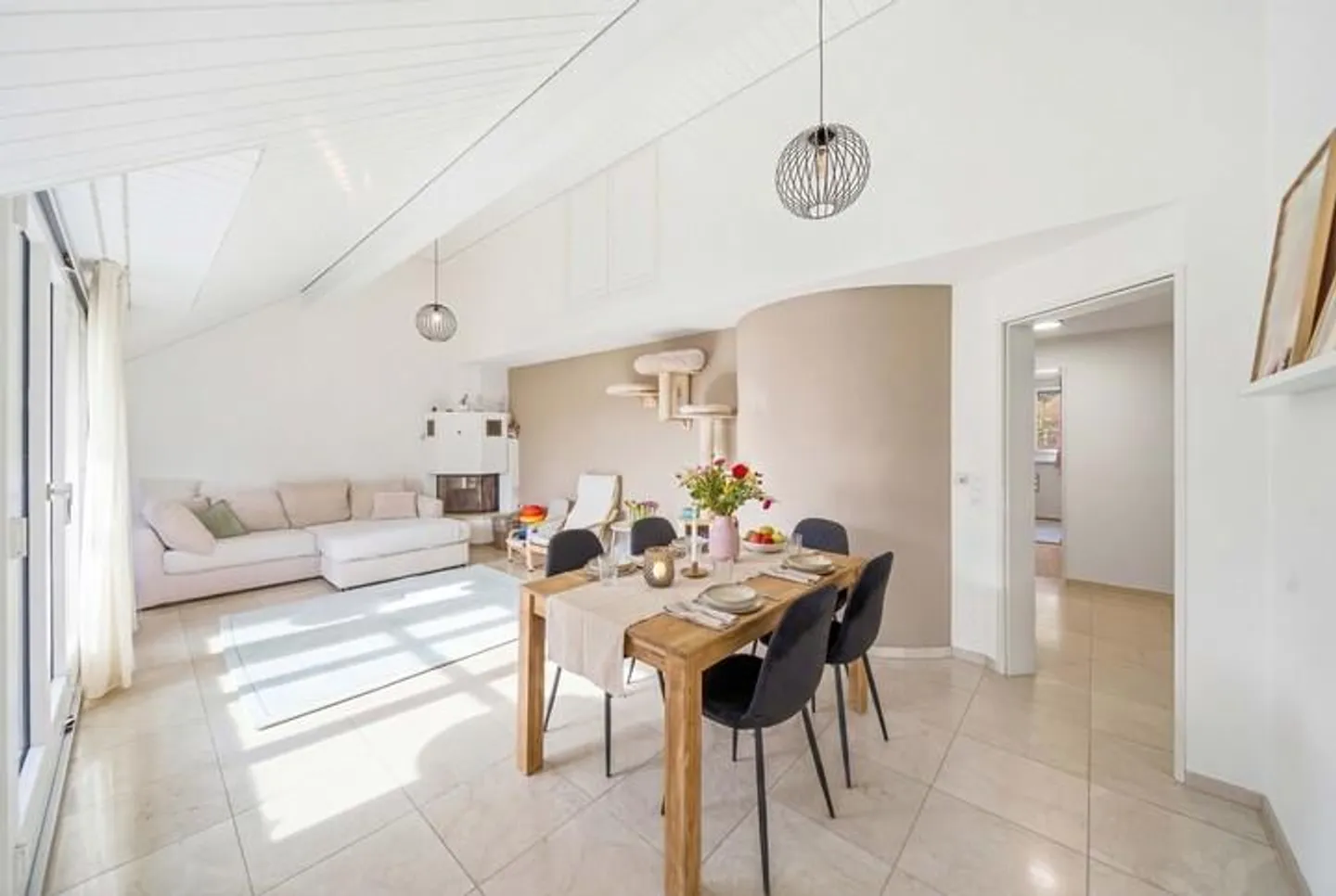 Confort de vie sur deux niveaux - Maisonette de 4,5 pièces à quelques minutes de la ville - Photo 1 sur 9