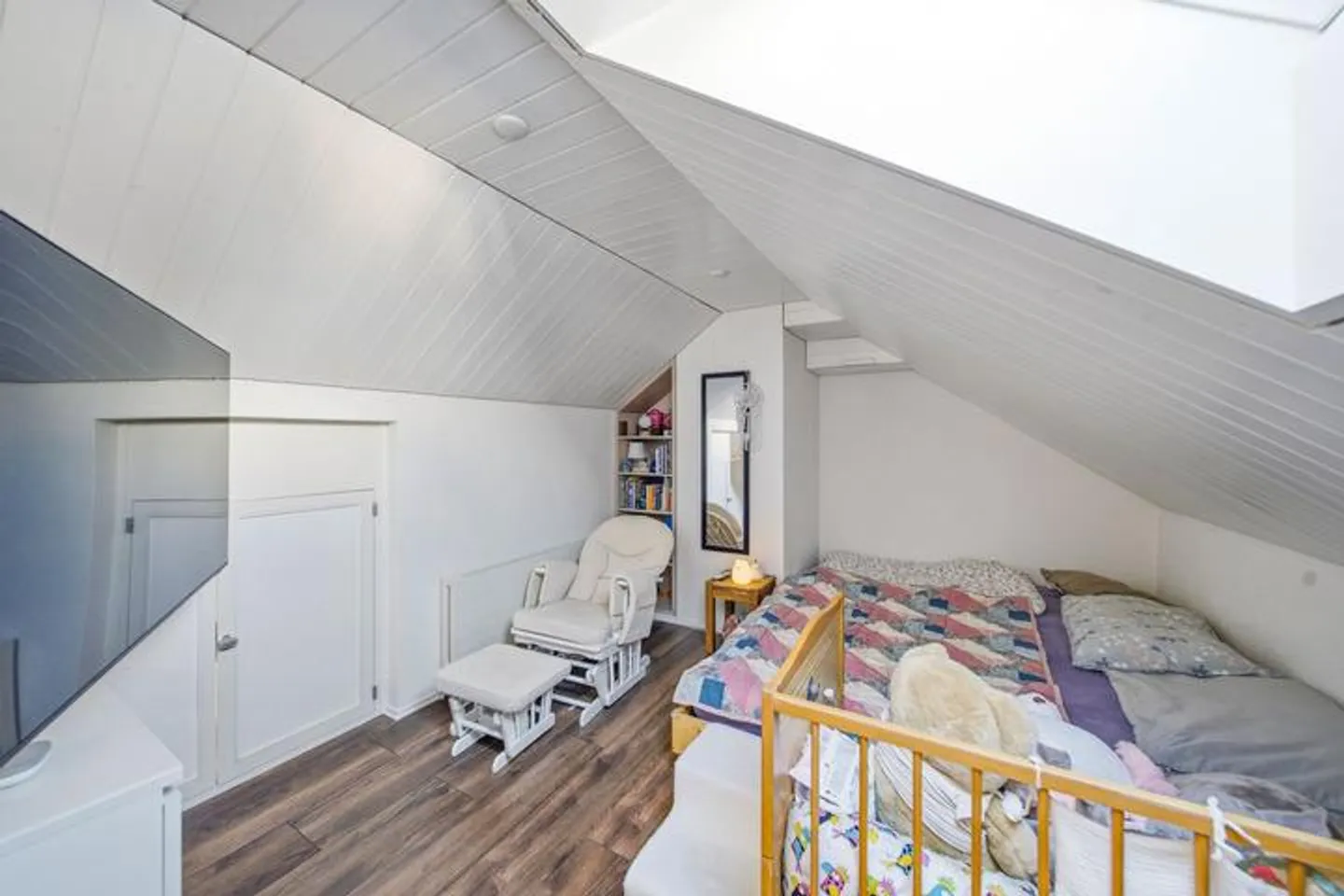 Confort de vie sur deux niveaux - Maisonette de 4,5 pièces à quelques minutes de la ville - Photo 8 sur 9