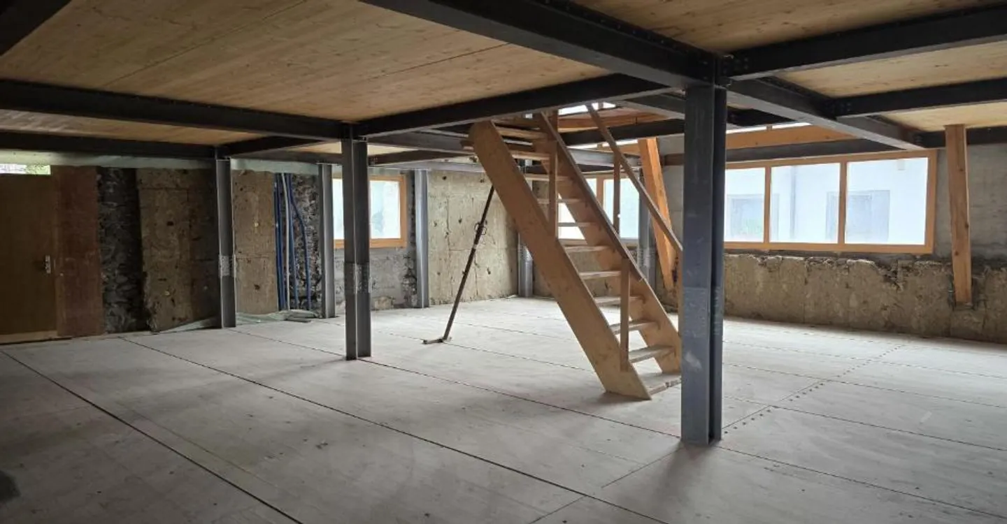 7.5-room house in Saint-Pierre-de-Clages of 237 m2 under renovation - Photo 2 of 10