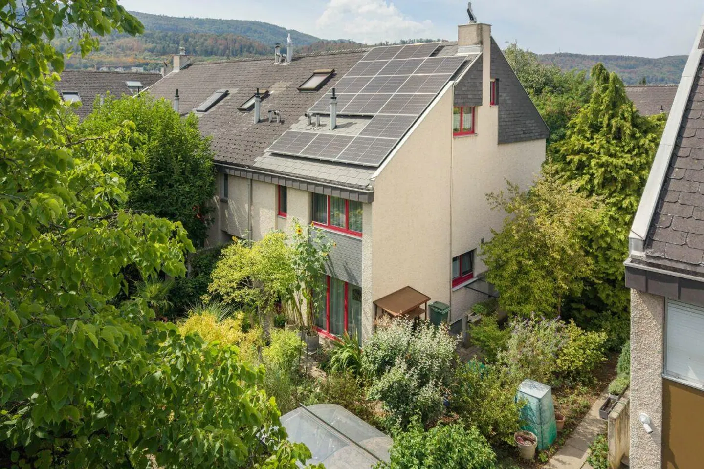 6.5-Zimmer-Eck-Einfamilienhaus mit grosszügigem Garten an familienf... - Foto 3 di 18