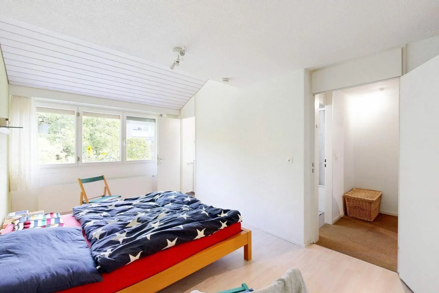 6.5-Zimmer-Eck-Einfamilienhaus mit grosszügigem Garten an familienf... - Foto 12 di 18