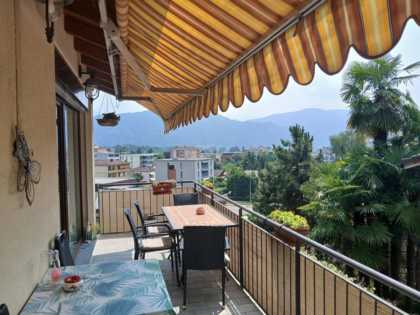 APPARTEMENT SPACIEUX DE 3.5 PIÈCES AVEC SALLE HOBBY ET JARDIN PRIVÉ À CASLANO - Photo 1 sur 10