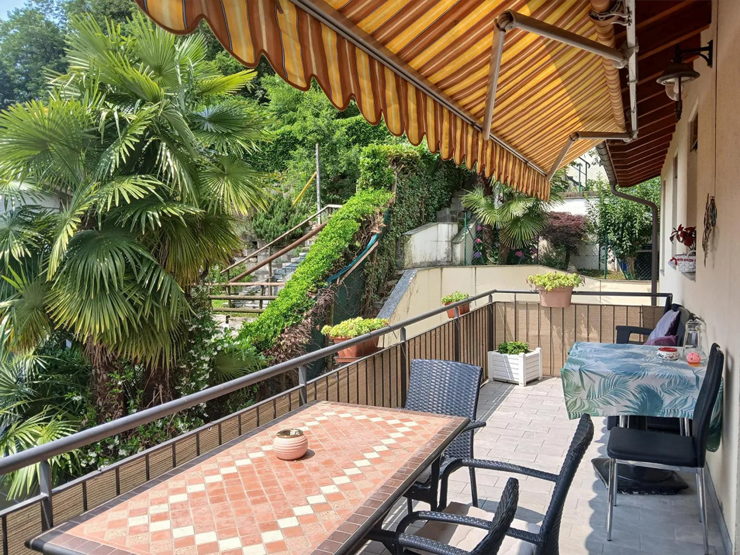 APPARTEMENT SPACIEUX DE 3.5 PIÈCES AVEC SALLE HOBBY ET JARDIN PRIVÉ À CASLANO - Photo 2 sur 10