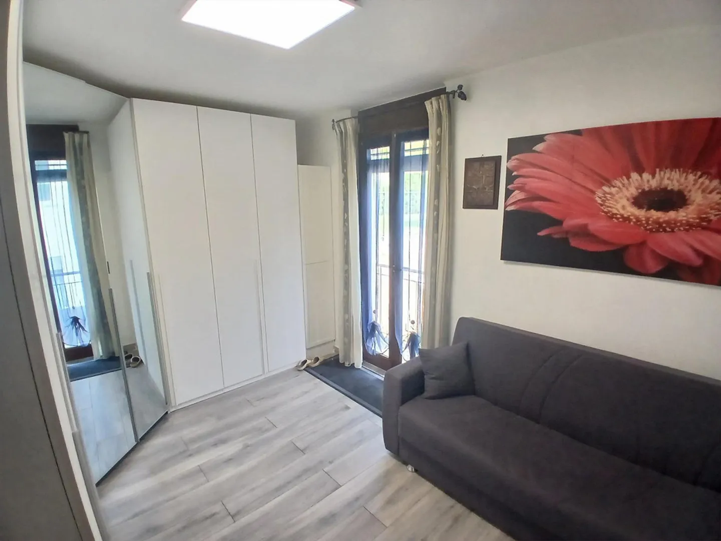 APPARTEMENT SPACIEUX DE 3.5 PIÈCES AVEC SALLE HOBBY ET JARDIN PRIVÉ À CASLANO - Photo 6 sur 10