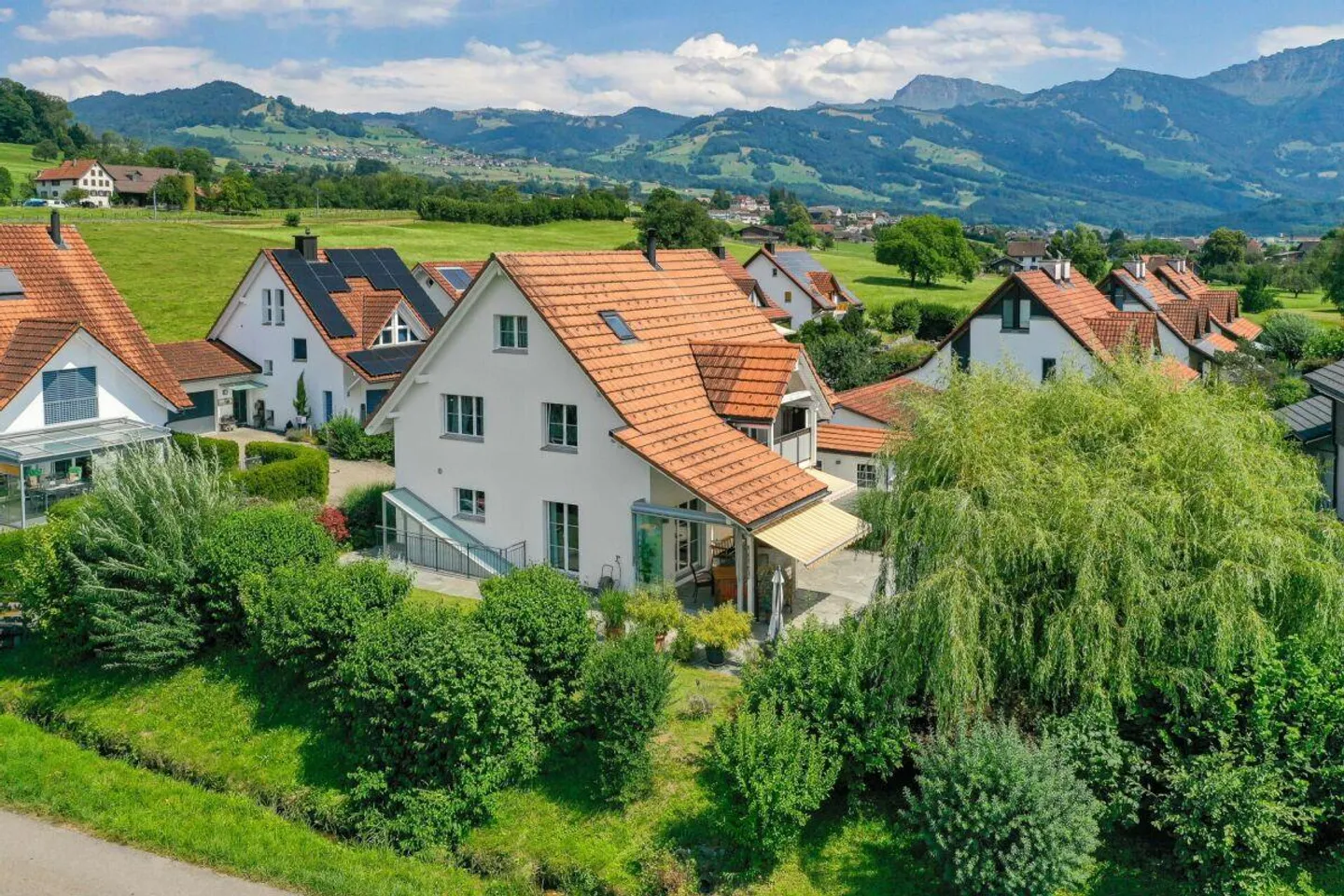 La tua nuova casa con giardino da sogno - Foto 2 di 8