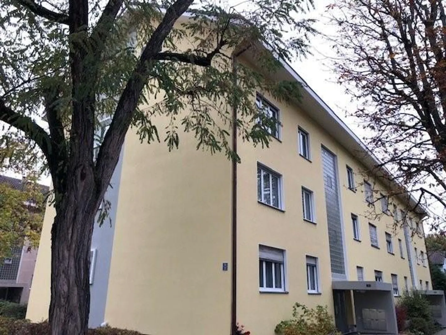 Appartement confortable dans un quartier résidentiel bien entretenu - Photo 1 sur 5