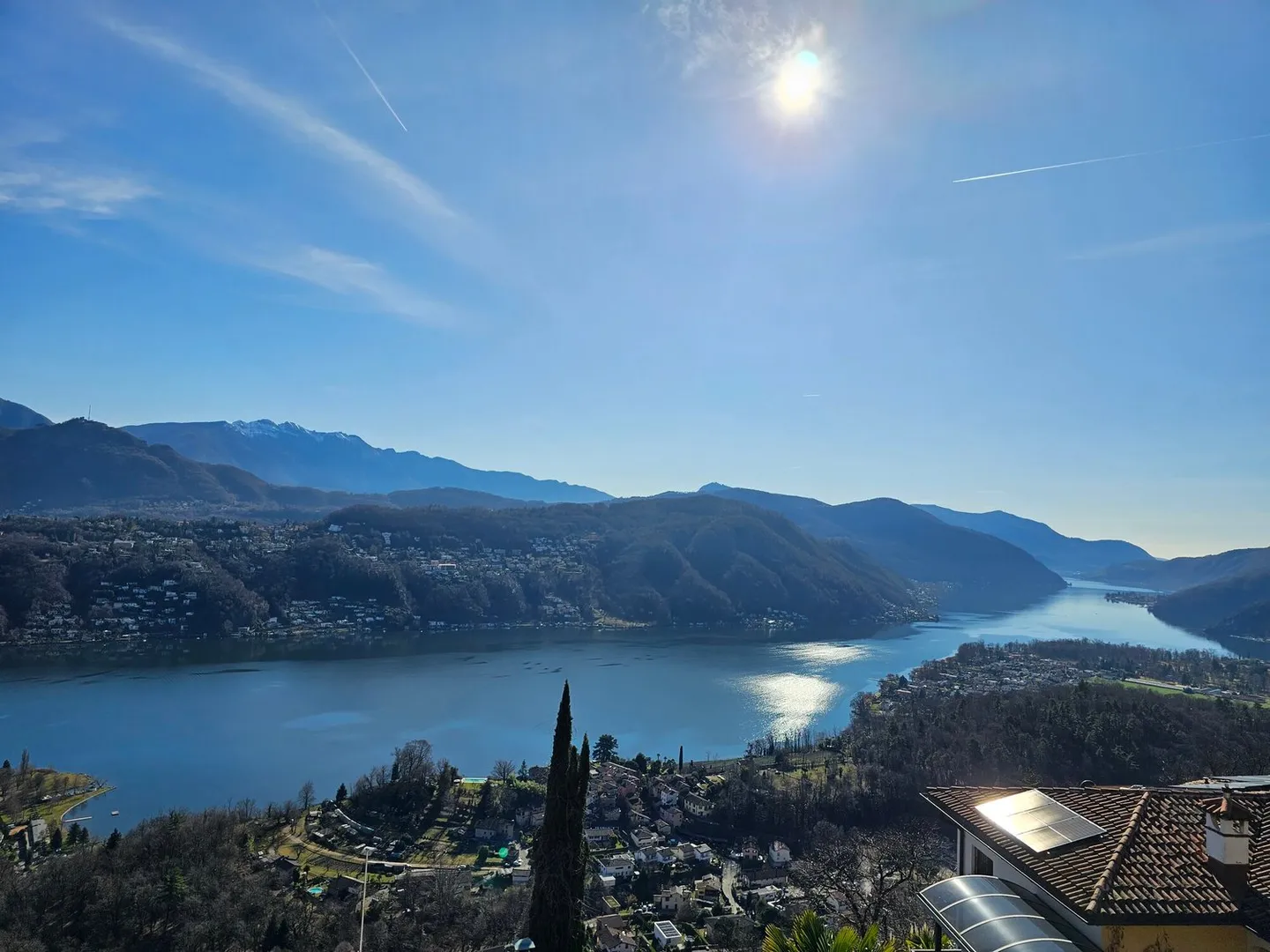 Vernate: Faszinierendes Doppelhaus mit bezauberndem Seeblick - Foto 1 von 21