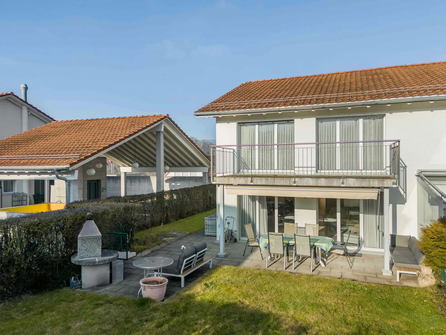 Charmantes Doppeleinfamilienhaus in zentraler Lage - Foto 1 von 13