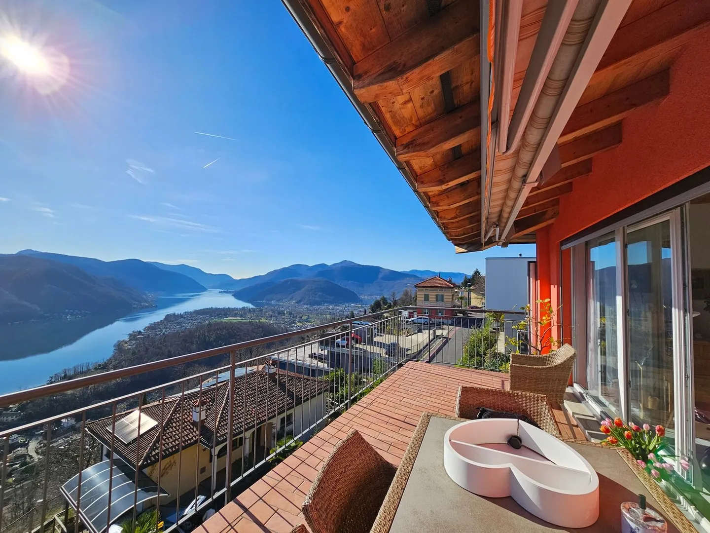 Vernate: Faszinierendes Doppelhaus mit bezauberndem Seeblick - Foto 2 von 21