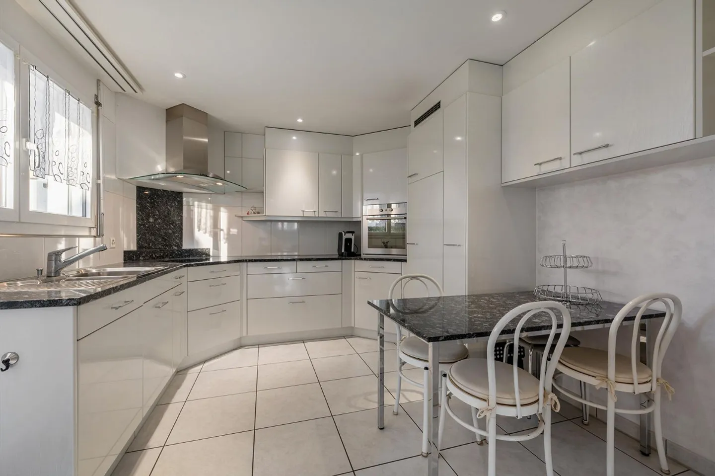 Charmantes Doppeleinfamilienhaus in zentraler Lage - Foto 2 von 13