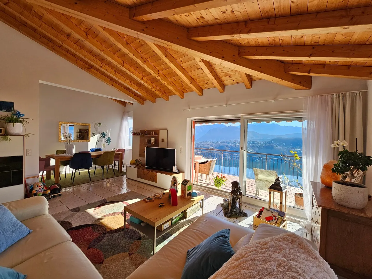 Vernate: Faszinierendes Doppelhaus mit bezauberndem Seeblick - Foto 4 von 21