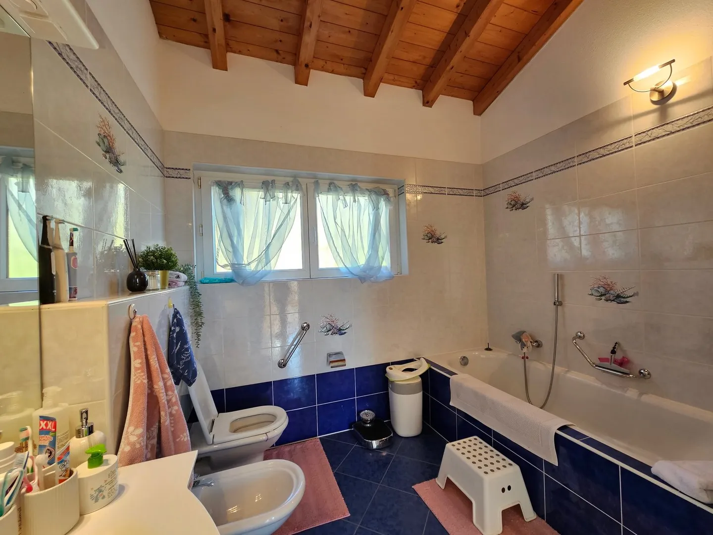 Vernate: Faszinierendes Doppelhaus mit bezauberndem Seeblick - Foto 13 von 21