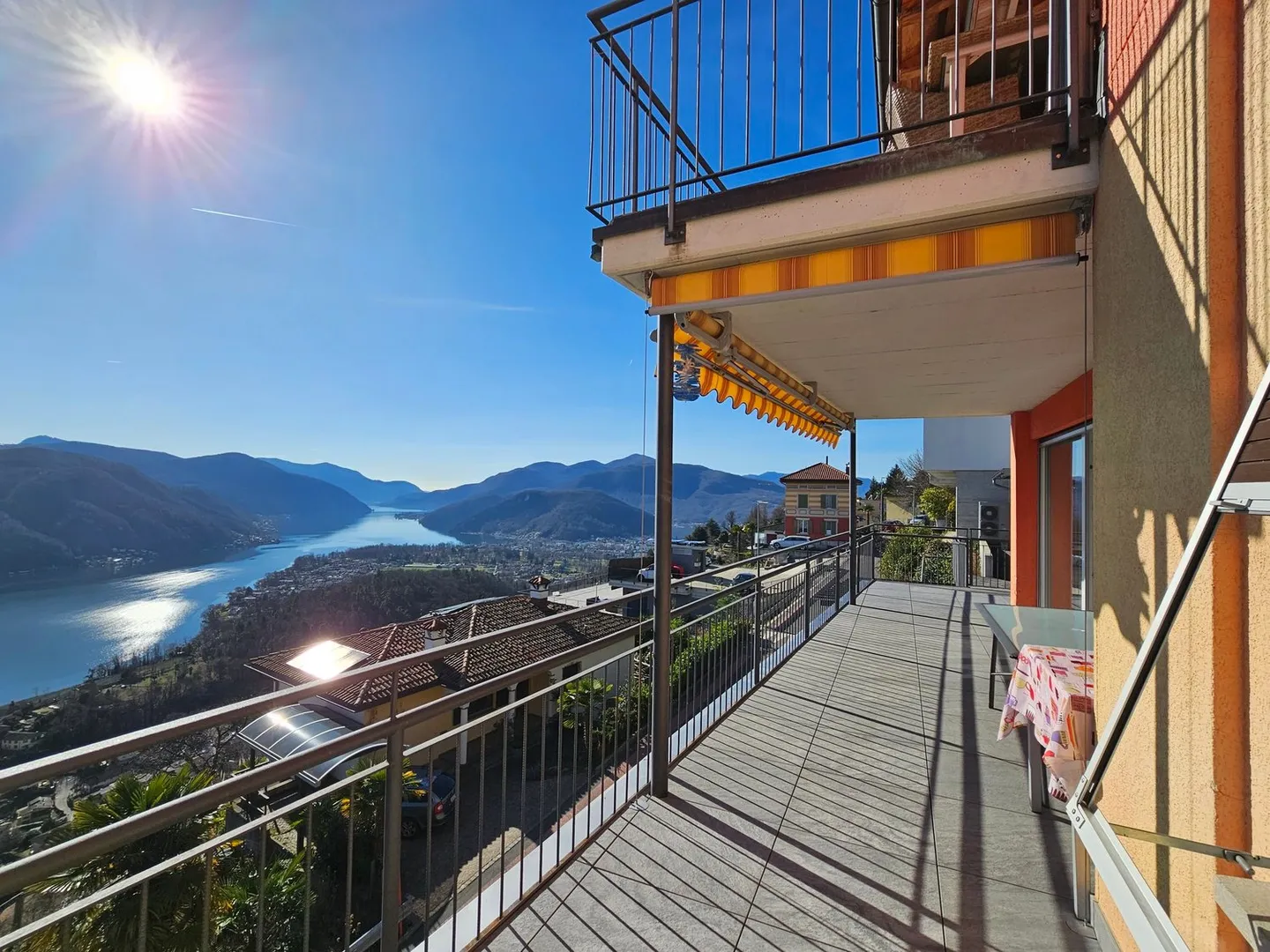 Vernate: Faszinierendes Doppelhaus mit bezauberndem Seeblick - Foto 15 von 21