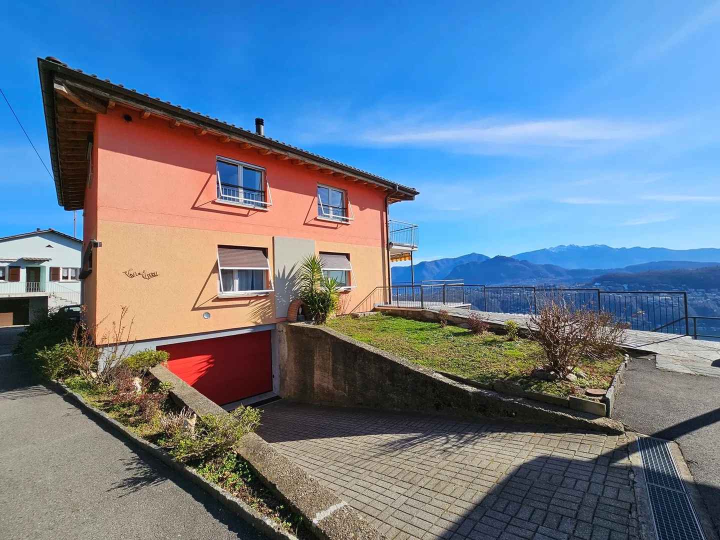 Vernate: Faszinierendes Doppelhaus mit bezauberndem Seeblick - Foto 20 von 21