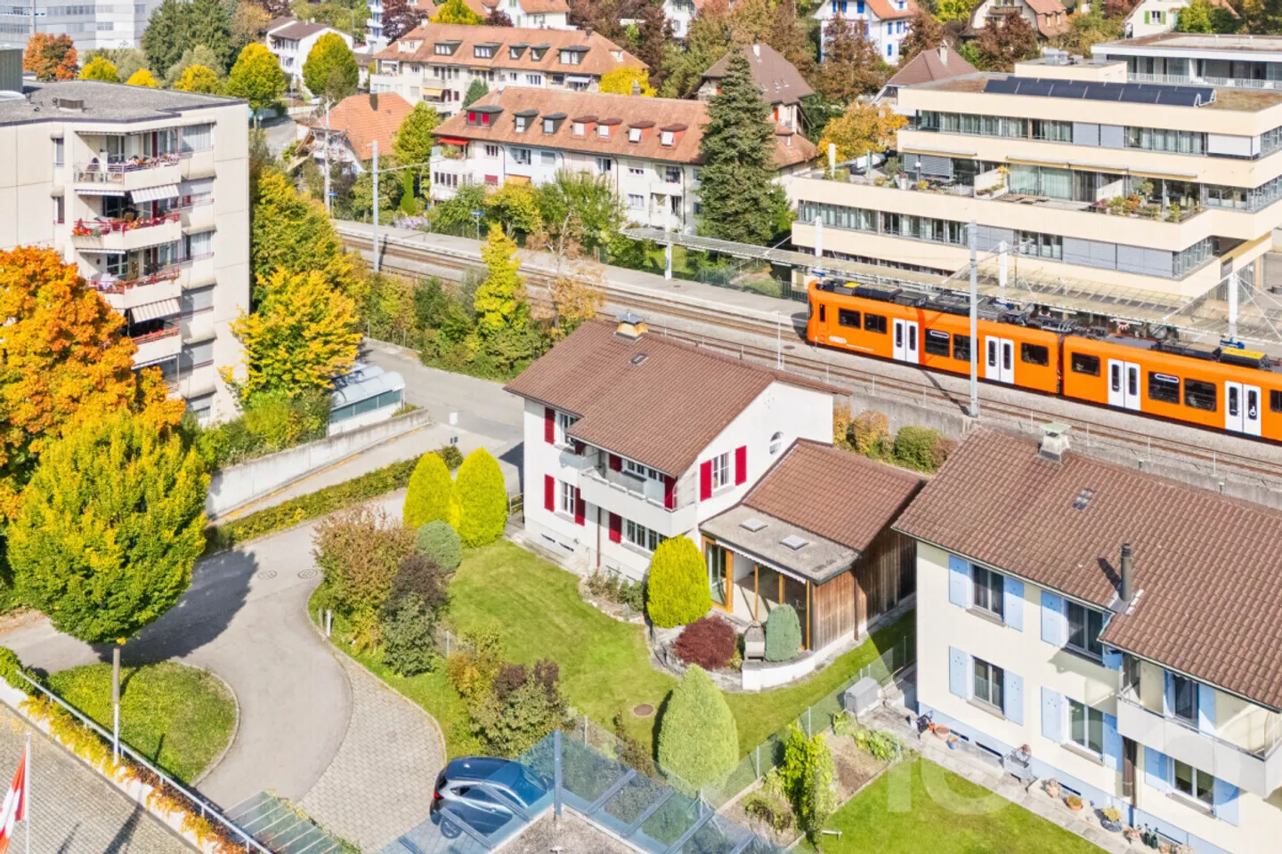 Detached family house with potential in a prime location in Ittigen - Photo 1 of 12