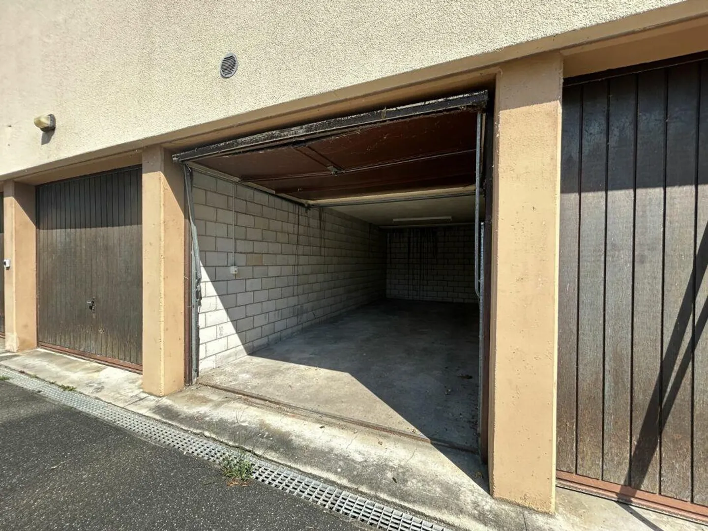 Frick / Box de garage avec avant-cour - Photo 3 sur 4