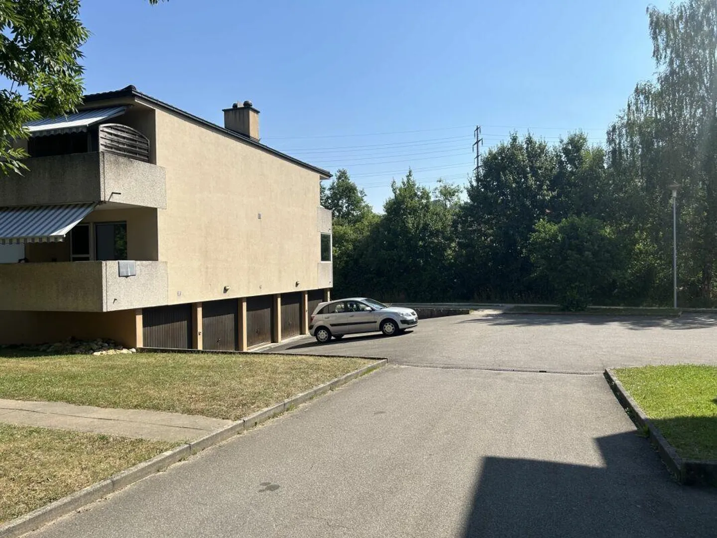 Frick / Box de garage avec avant-cour - Photo 4 sur 4