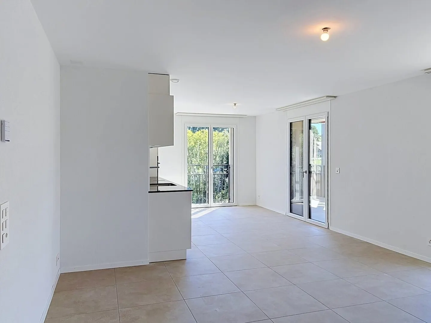 Apartment for rent - Photo 2 of 7