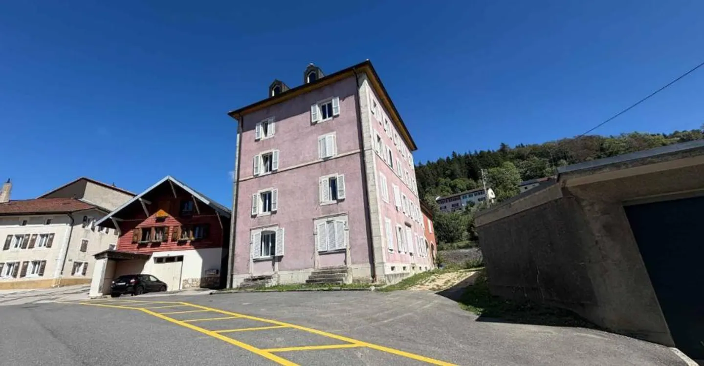 Immeuble de rendement à Sainte-Croix - Photo 1 sur 12