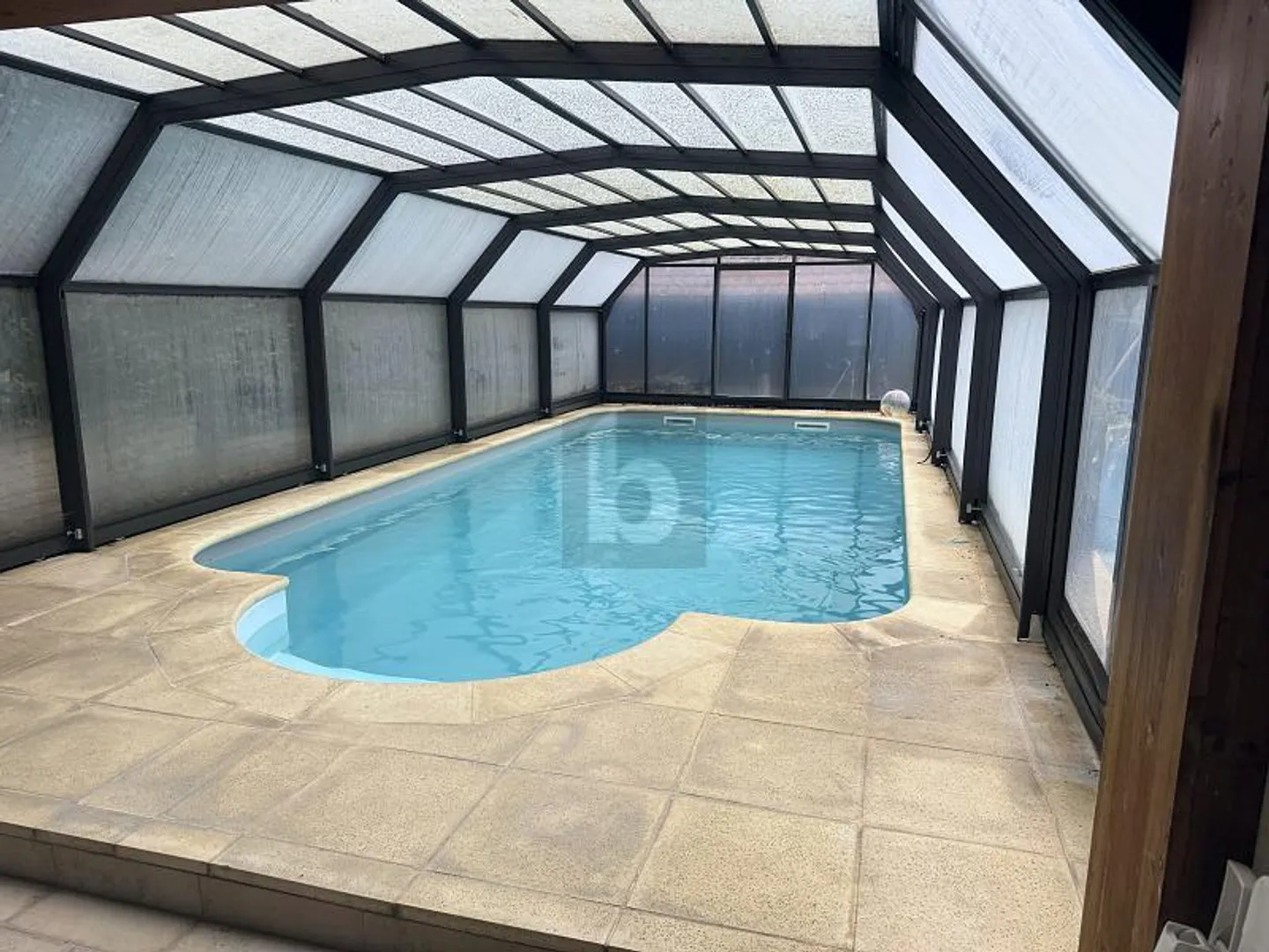 BEAUTIFUL, RENOVATED WITH GARDEN AND POOL - Photo 4 of 6