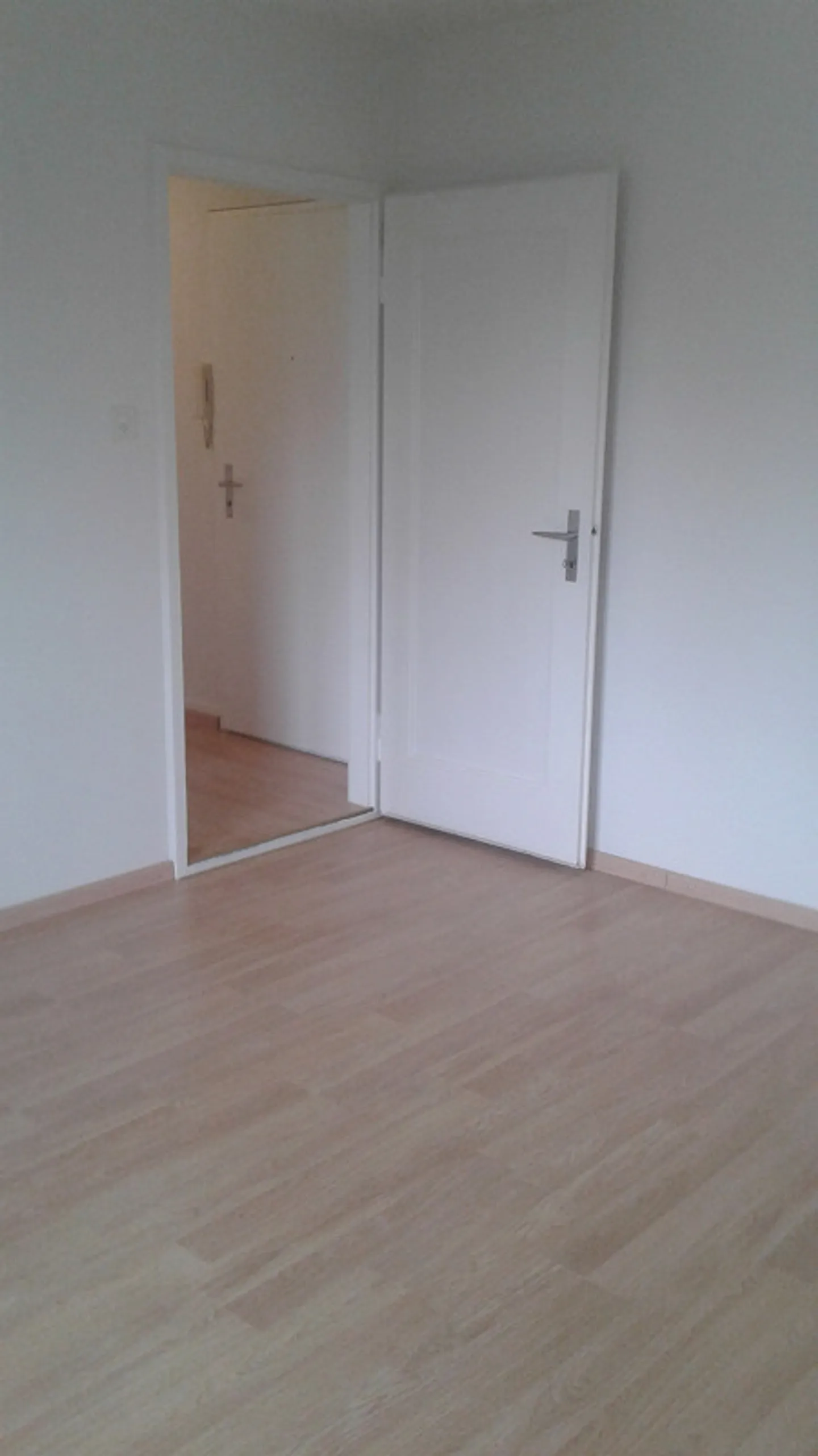 Super renovated 2.5 room apartment in a quiet location - Photo 11 of 20