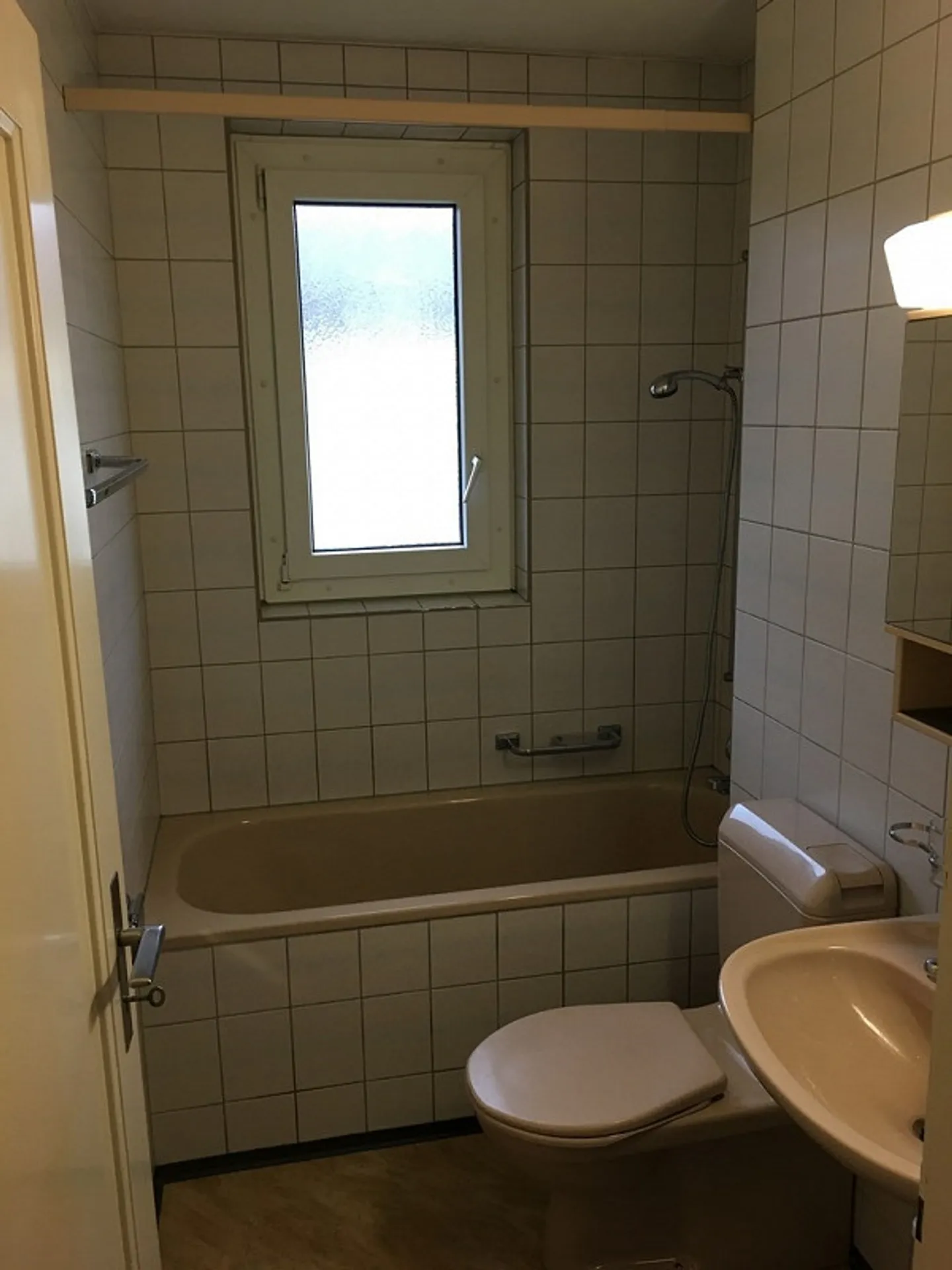 Super renovated 2.5 room apartment in a quiet location - Photo 12 of 20