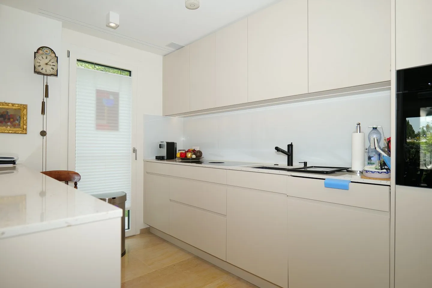 Vivere spazioso in una bella posizione a Binningen - Foto 7 di 14