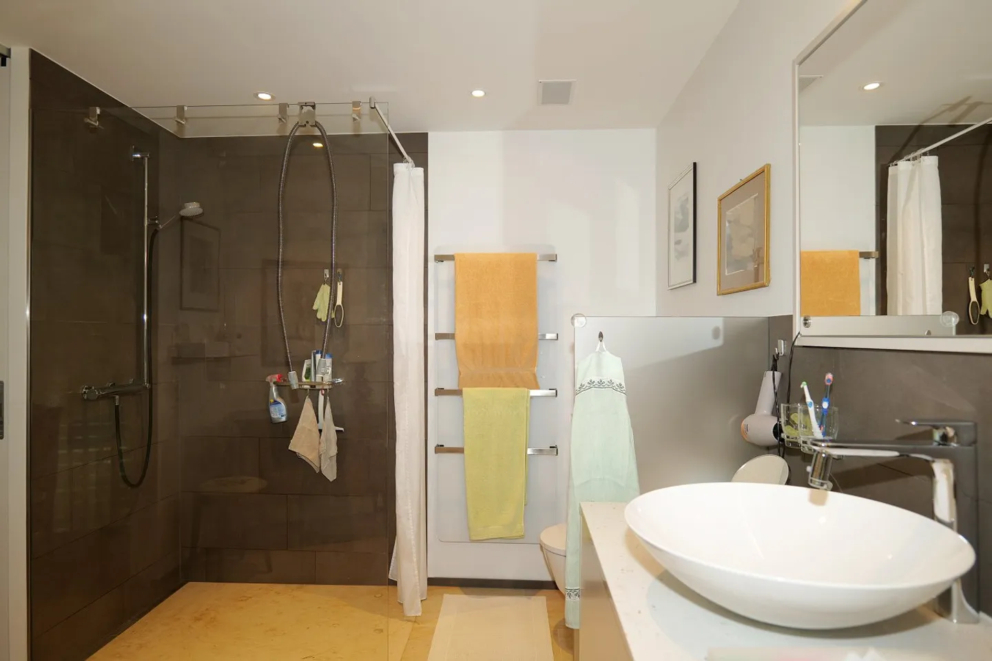 Vivere spazioso in una bella posizione a Binningen - Foto 10 di 14