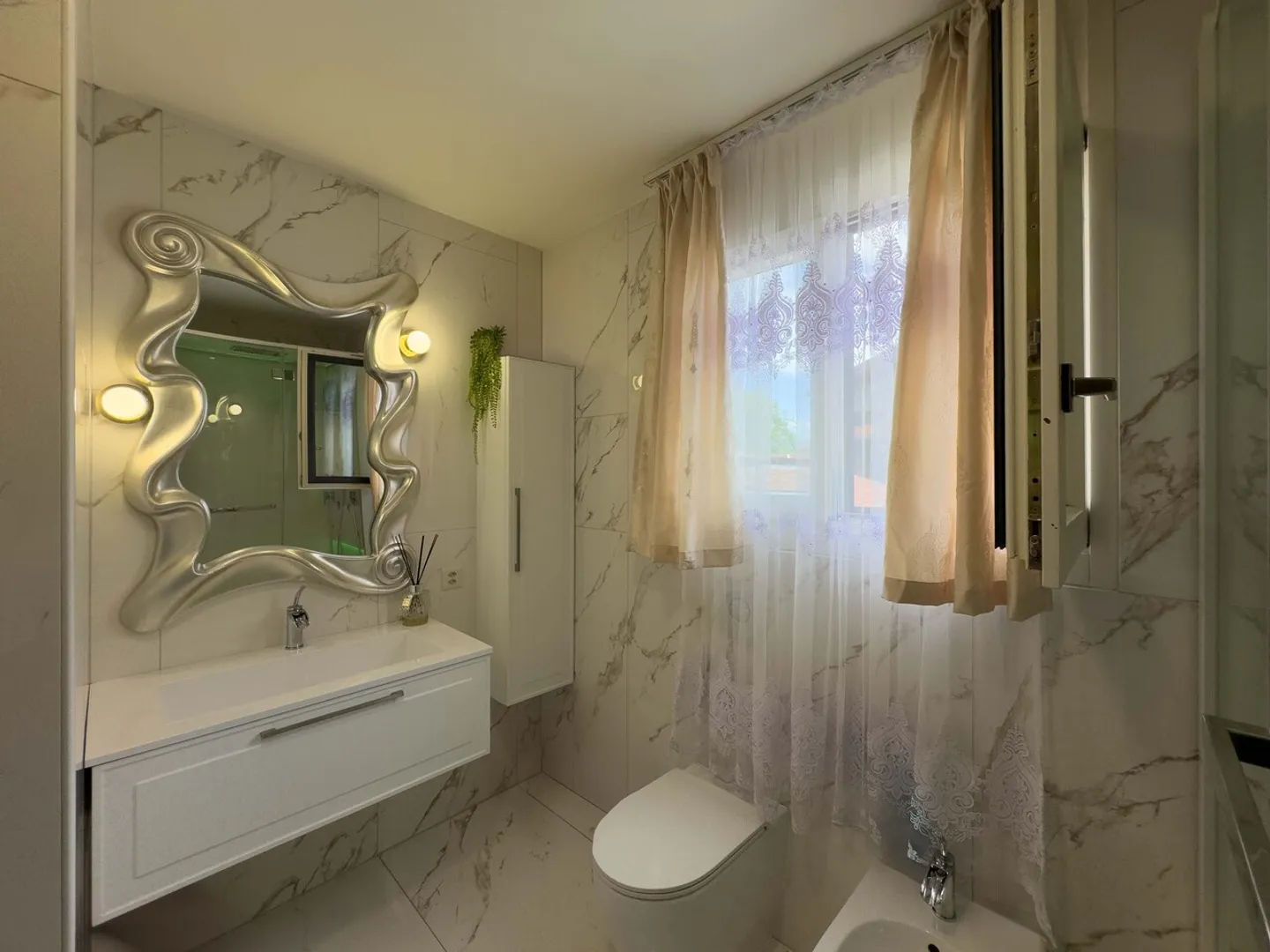 House with large garden in Figino, a short distance from the lake - Photo 4 of 14