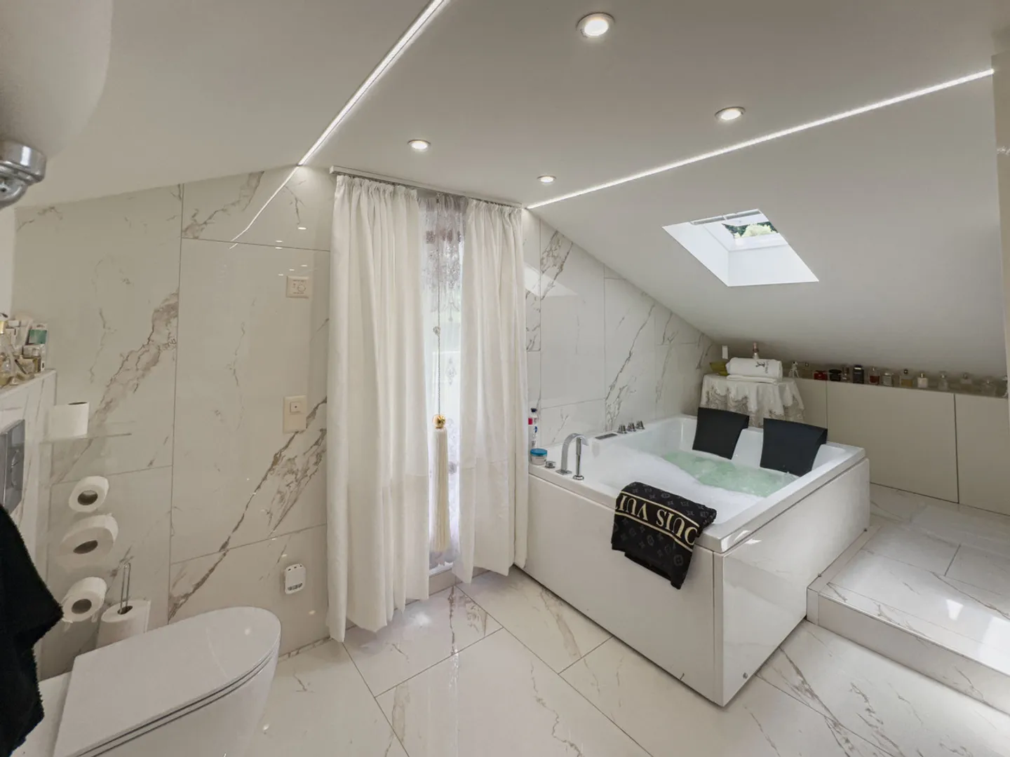 House with large garden in Figino, a short distance from the lake - Photo 5 of 14