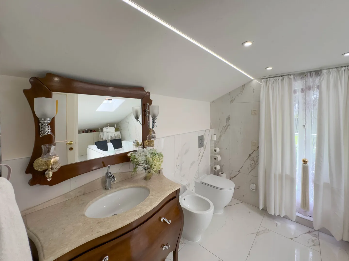 House with large garden in Figino, a short distance from the lake - Photo 6 of 14