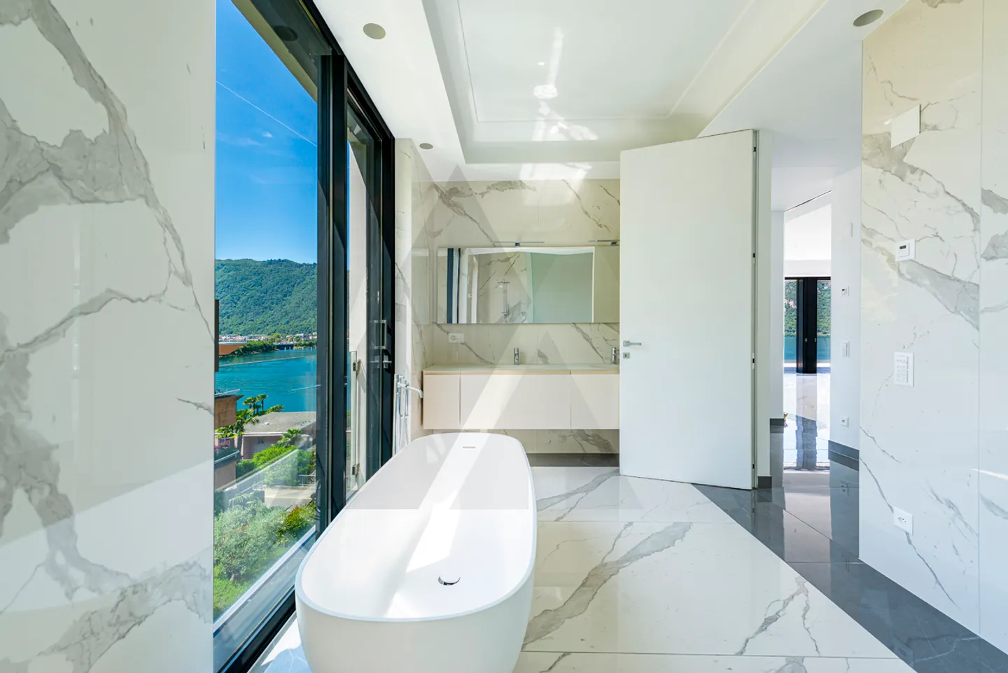 ATTICO CON TERRAZZA VISTA LAGO IN CONTESTO MODERNO - Foto 7 di 12
