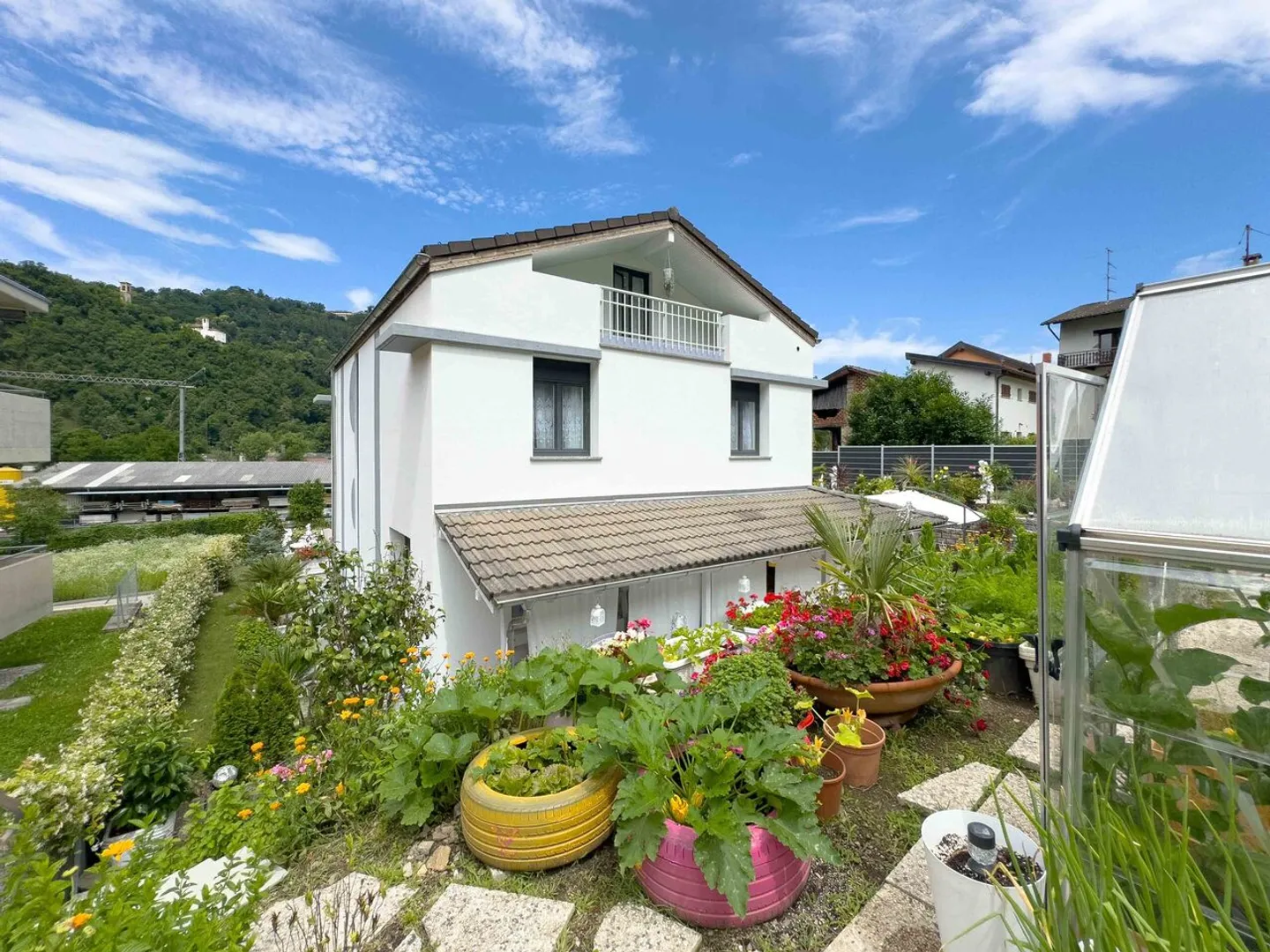 House with large garden in Figino, a short distance from the lake - Photo 9 of 14