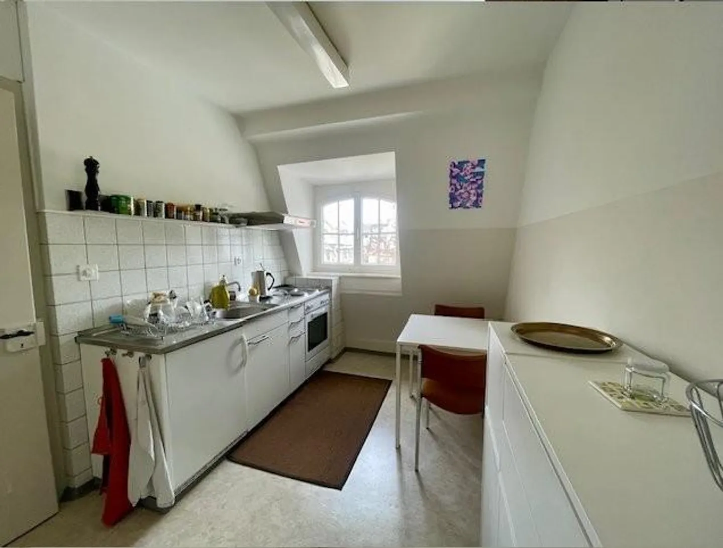 Appartement sous les combles 2.0 chambres élégant pour se sentir bien - Photo 2 sur 9