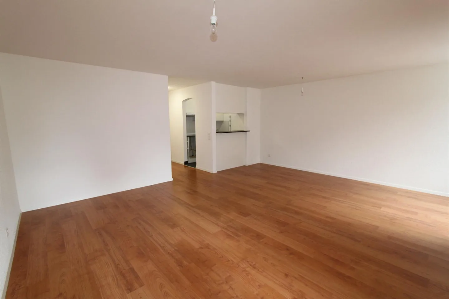 grande e luminosa appartamento di 1 1/2 stanze nel centro storico - Foto 4 di 10