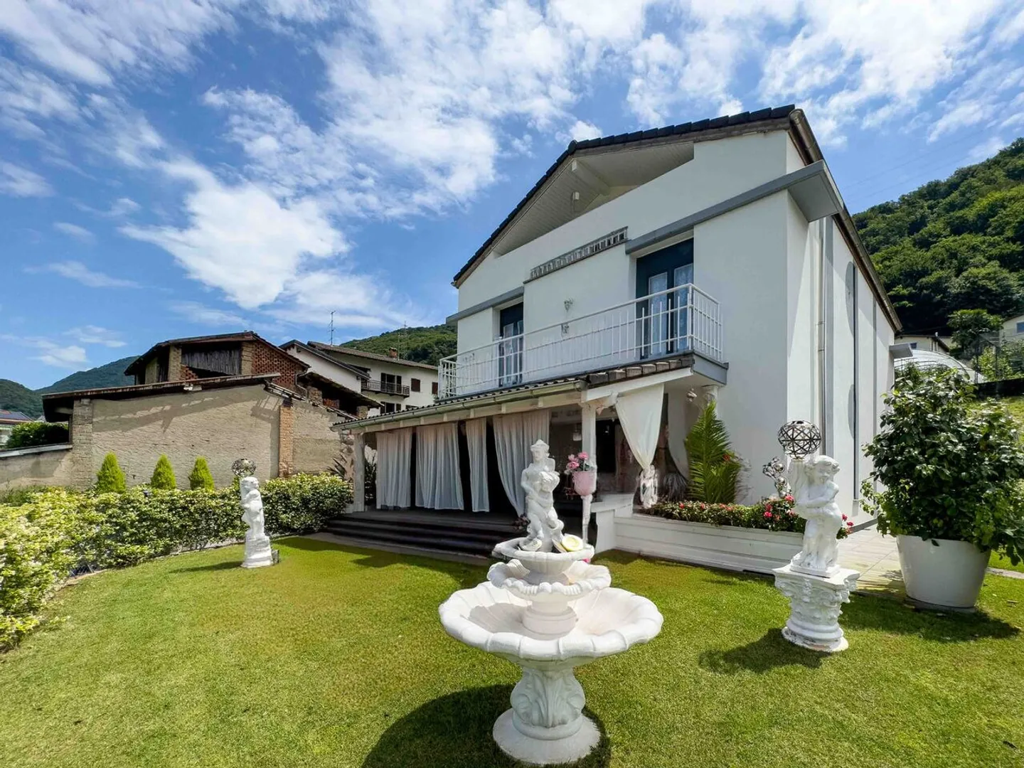 House with large garden in Figino, a short distance from the lake - Photo 10 of 14