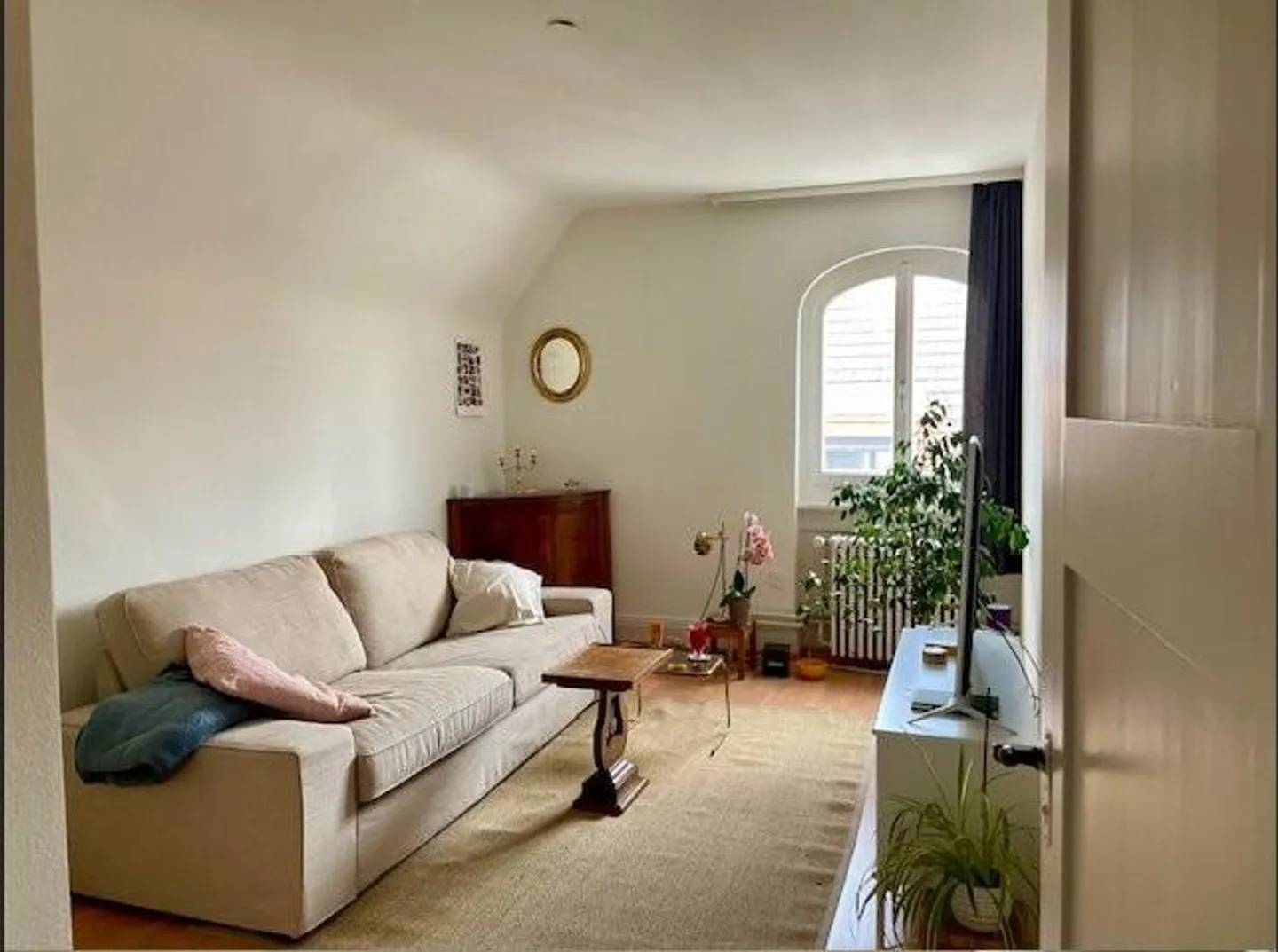 Appartement sous les combles 2.0 chambres élégant pour se sentir bien - Photo 3 sur 9
