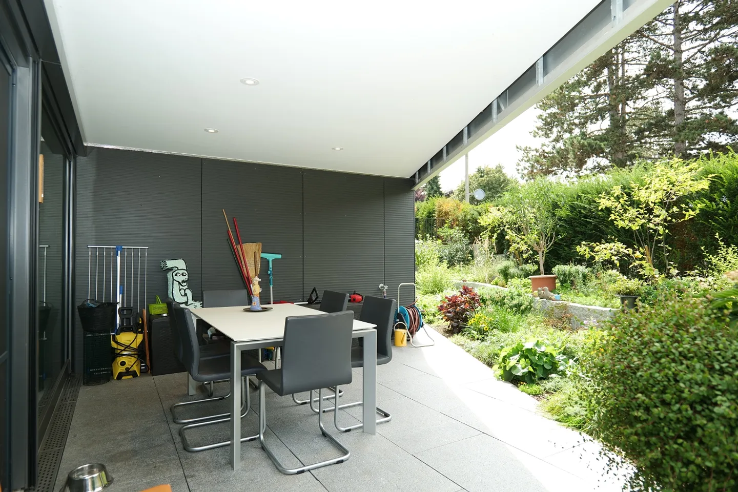 Vivere spazioso in una bella posizione a Binningen - Foto 13 di 14