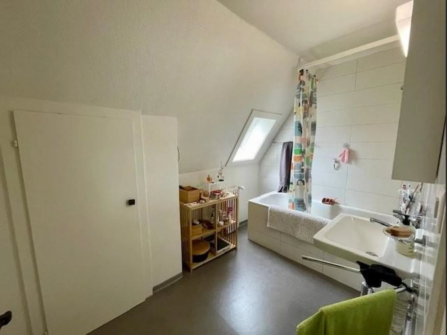 Appartement sous les combles 2.0 chambres élégant pour se sentir bien - Photo 6 sur 9