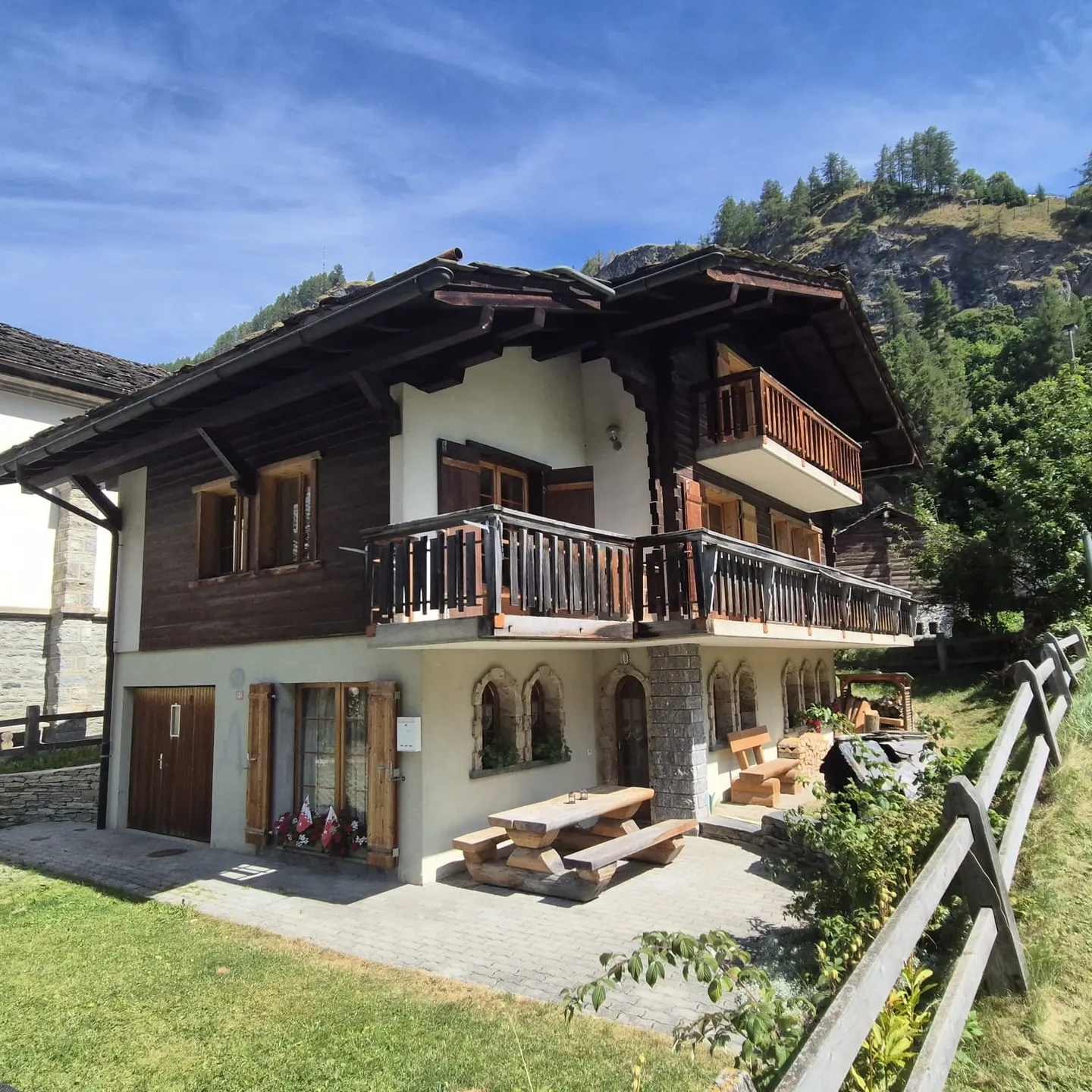 Chalet consisting of two apartments - 160 m2 - Les Haudères - Photo 1 of 15