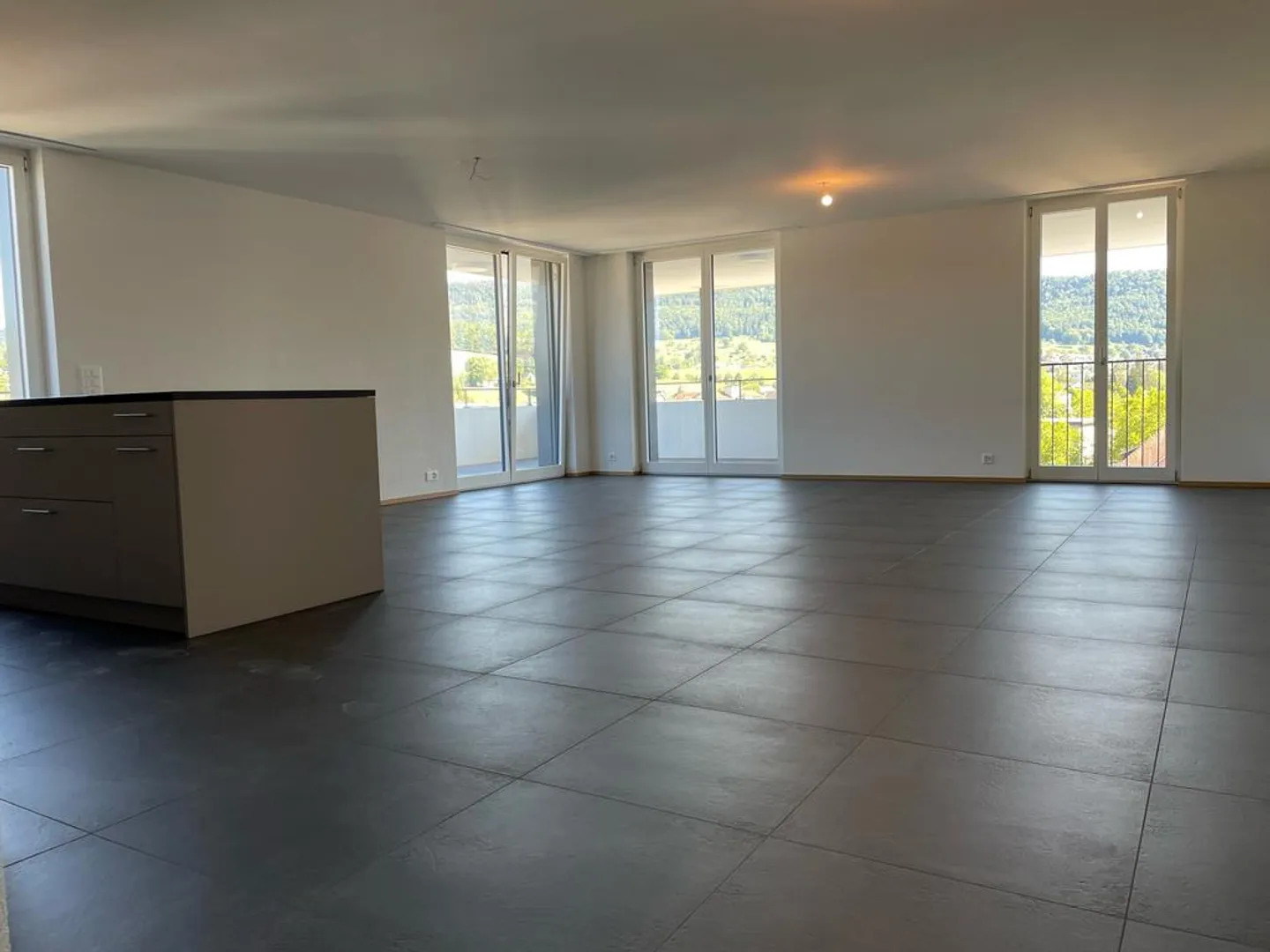Moderne Wohnung mit Balkon - Foto 3 von 11