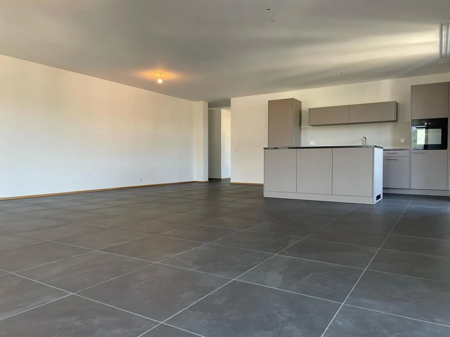 Moderne Wohnung mit Balkon - Foto 4 von 11