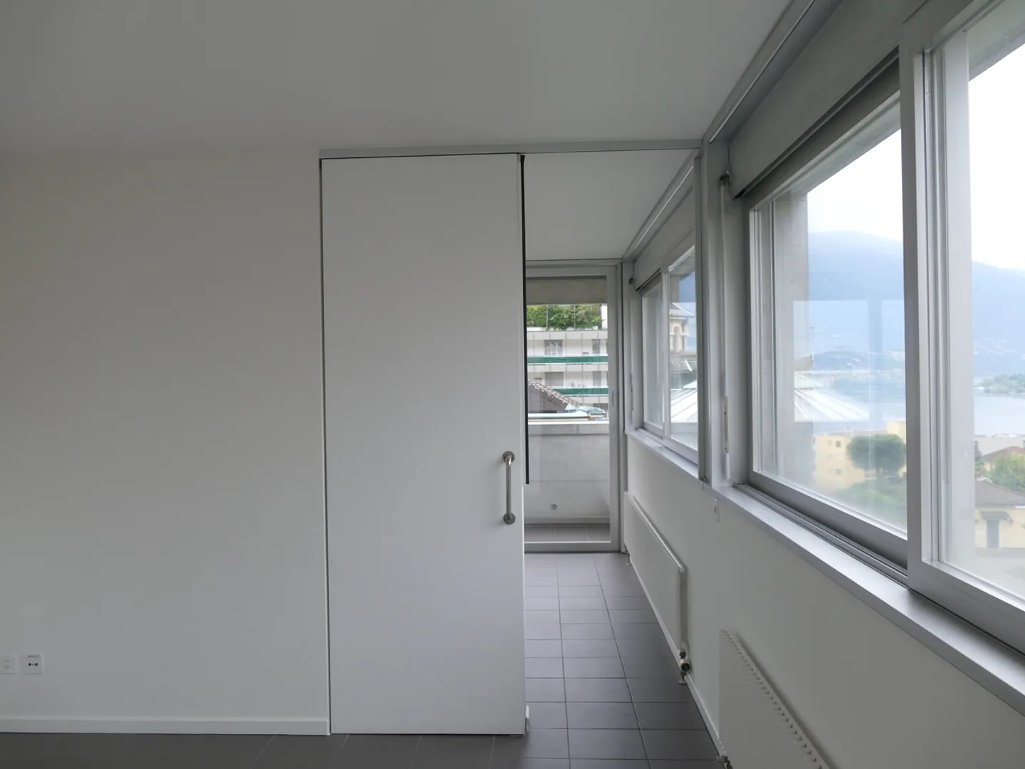 À louer appartement de 2,5 pièces avec vue sur le lac - Photo 5 sur 8