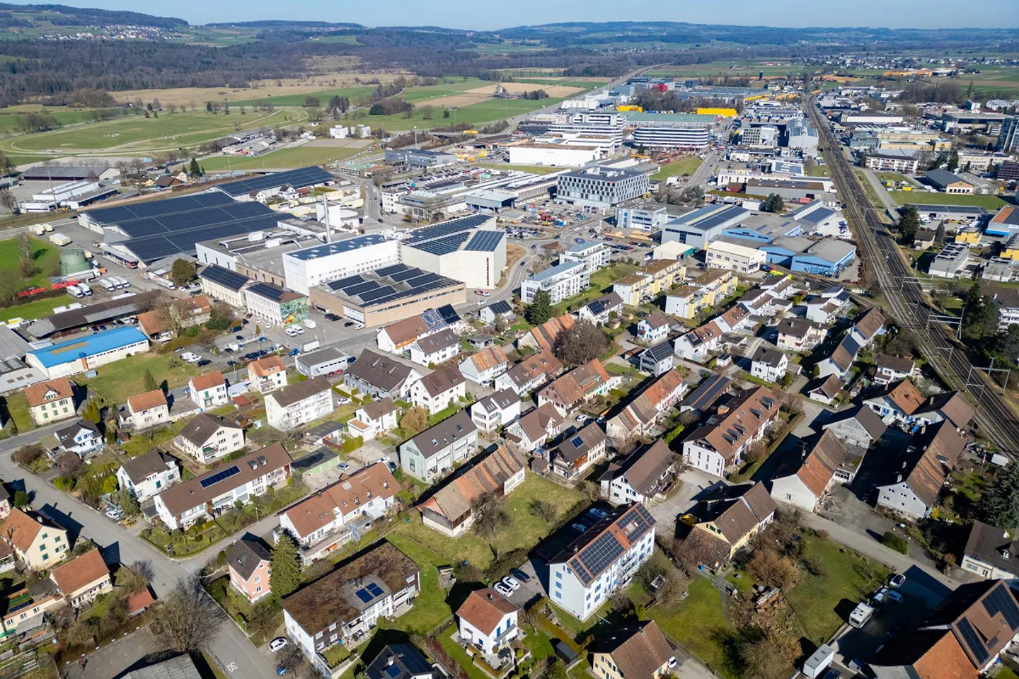 Grande terreno in una posizione centrale - Foto 2 di 14