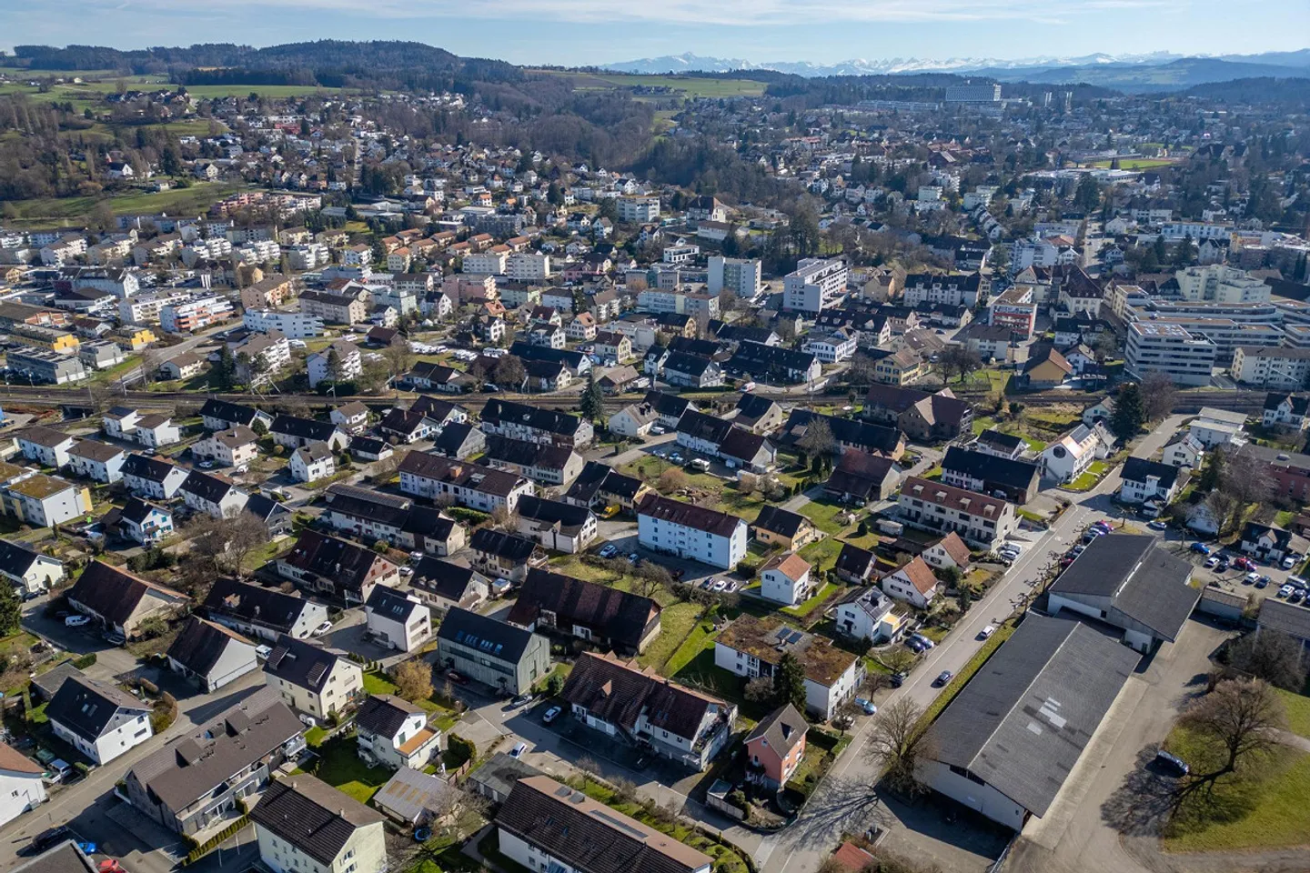 Grande terreno in una posizione centrale - Foto 3 di 14