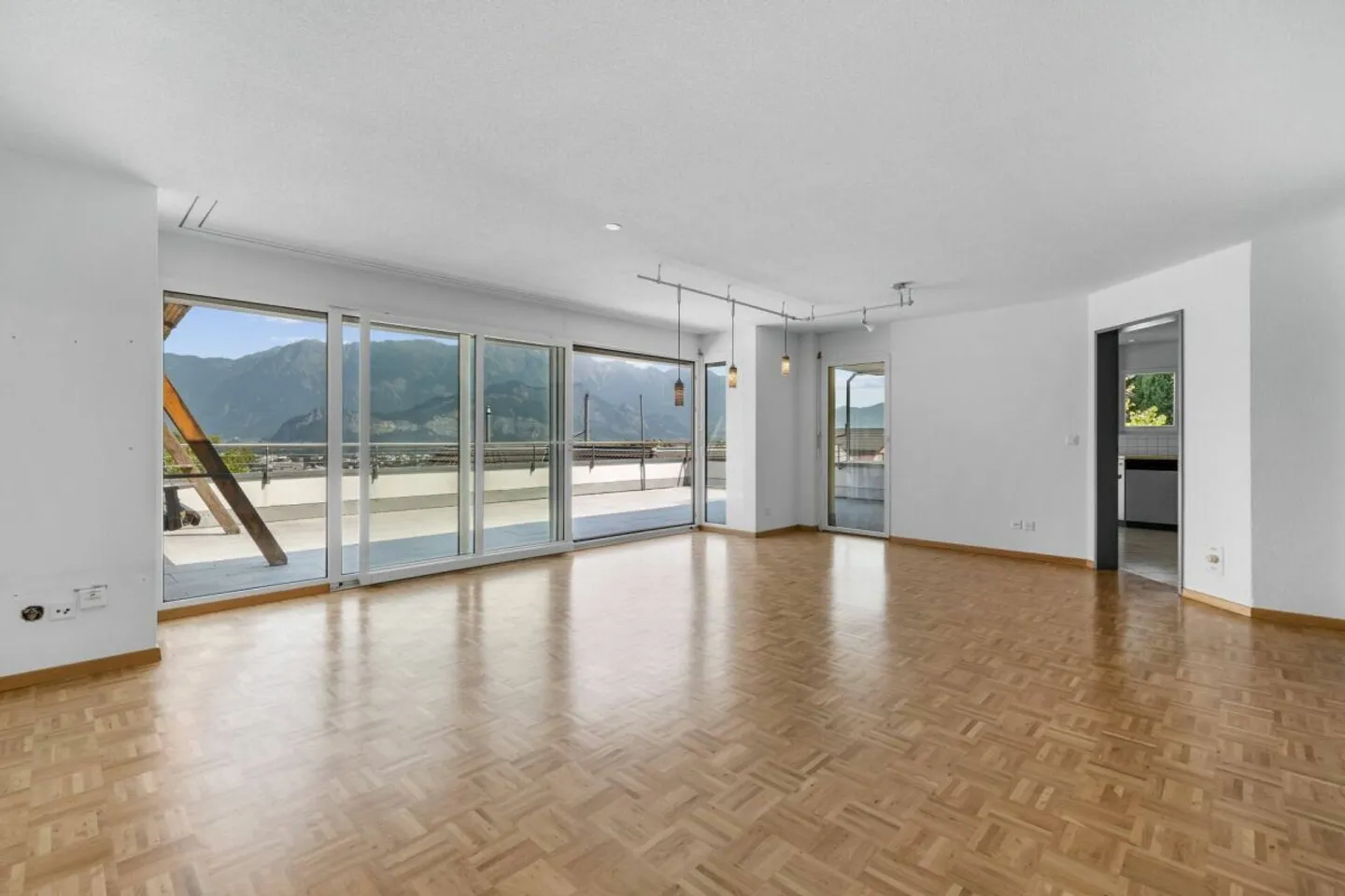 Appartamento in terrazza di 5 1/2 stanze con vista attraente - Foto 6 di 20