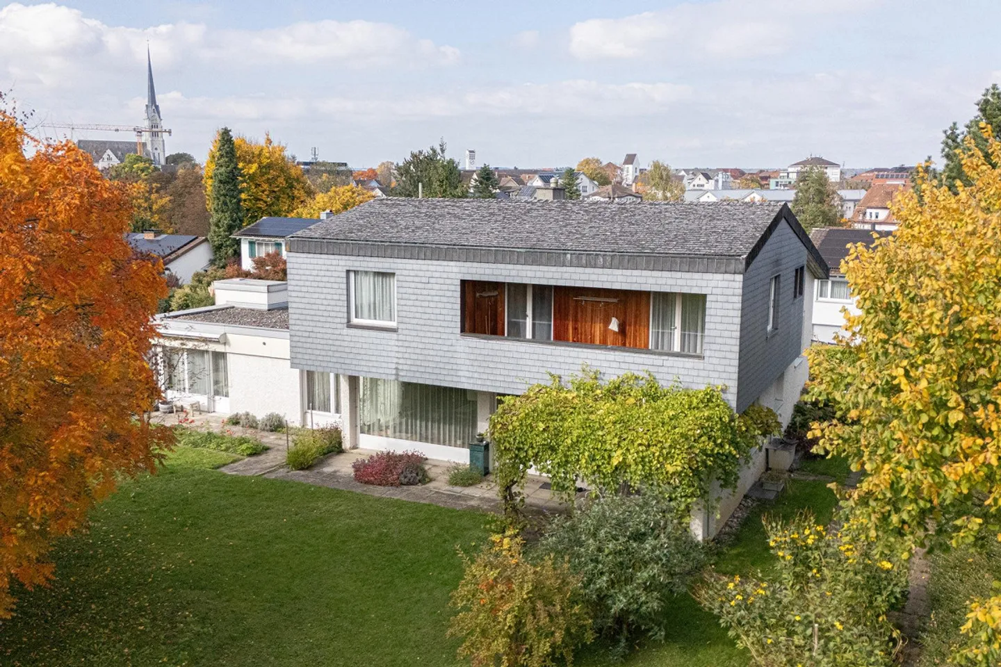 Single-family home with extension - Photo 1 of 20