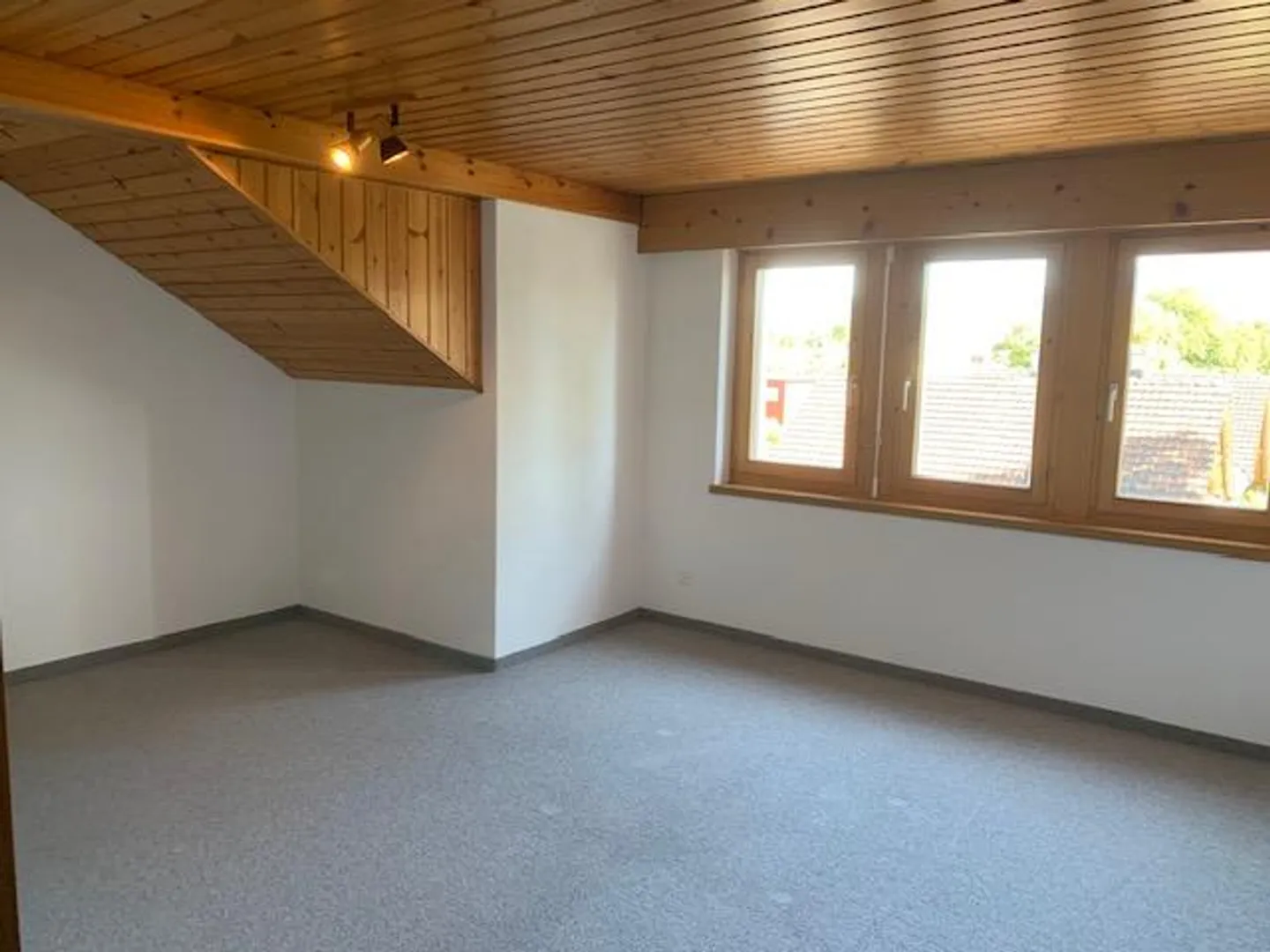 Geräumige Wohnung mit neuer Küche - Foto 3 von 8