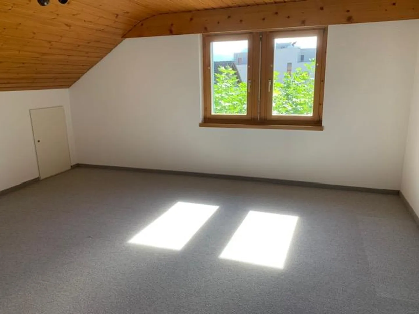 Geräumige Wohnung mit neuer Küche - Foto 4 von 8